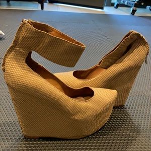 Matiko Platform Heels